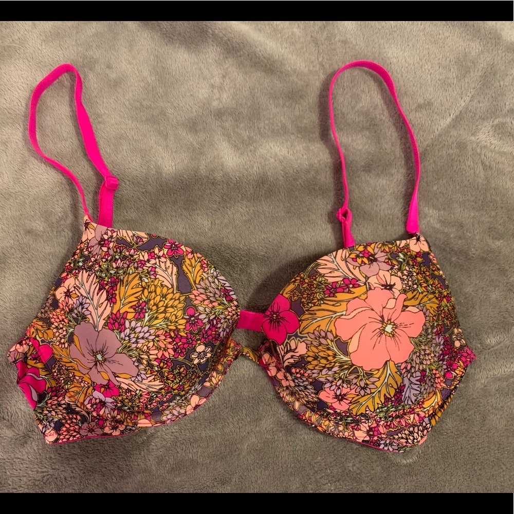 2/$20 NWOT VICTORIAS SECRET PINK bra